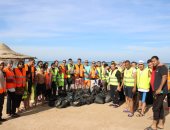 تشجير وجمع المخلفات وتنظيف الشواطئ بالغردقة بمشاركة 120 شابا
