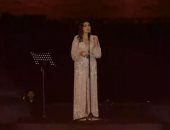 أنغام تطلب من جمهورها الدعاء لـ تامر حسنى خلال حفلها أمام الأهرامات