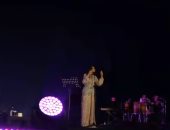 حالة خاصة وبقالك قلب .. أنغام تتألق بحفلها أمام الأهرامات بغناء أبرز أغانيها