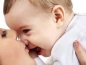 الصحة العالمية: الإيدز لا ينتقل من خلال التقبيل أو العناق أو المصافحة 