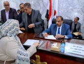 محافظ سوهاج يستمع إلى مطالب وشكاوى المواطنين فى اللقاء الجماهيرى