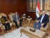 محافظ الغربية يستقبل رئيس الخدمات البيطرية لمتابعة تطوير المنظومة