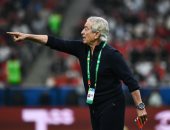 حلمي طولان يدرس الدفع بمروان حمدى في هجوم المنتخب على حساب محمد شريف