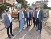 محافظ المنوفية يتفقد أعمال الرصف والتطوير بمتفرعات شارع طلعت حرب 