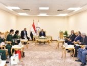 وزير الإنتاج الحربى يستقبل ممثلى وزارة الدفاع الفيتنامية بمعرض ايديكس