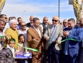 محافظ الأقصر يفتتح موقف سيارات القرنة لخدمة 4 خطوط سير.. صور