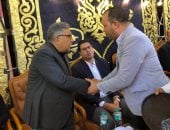 محافظ الدقهلية يُقدم واجب العزاء لأسر ضحايا حريق سوق الخواجات بالمنصورة