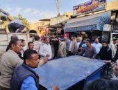 حملة فى مدينة العياط لرفع إشغالات الباعة الجائلين وتحقيق الانضباط.. صور