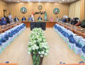 محافظ المنوفية يلتقى بأكثر من 50 حالة إنسانية وذوي الهمم من أبناء المحافظة