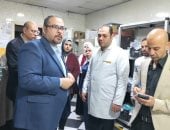 وكيل صحة الشرقية يتفقد مستشفى منيا القمح ويوجه بتغريم أفراد الأمن والحراسة