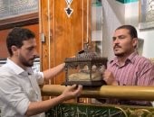 أثر نادر.. قطعة من قميص النبى محمد ﷺ فى مسجد الحسين (فيديو)