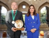 وزيرة التنمية المحلية تهنئ محافظ القاهرة لفوزه بجائزة أفضل محافظ عربي