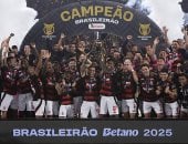 منافس بيراميدز المحتمل.. فلامنجو يتوج بطلا للدورى ويحقق الثنائية التاريخية