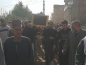 مشهد جنائزي كبير فى وداع الحاجة سبيلة إلى مثواها الأخير بالدقهلية 
