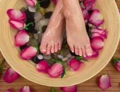 وصفة يابانية لإزالة السموم من القدمين والحصول على الراحة بعد يوم طويل