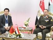 لقاءات ثنائية مكثفة لقادة الأفرع الرئيسية وكبار قادة القوات المسلحة