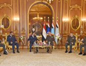 الفريق أحمد خليفة يلتقى رئيس أركان القوات المسلحة القطرية  