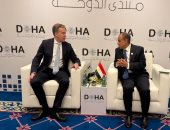 وزير الخارجية يلتقي مع رئيس المنتدى الاقتصادي العالمي