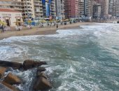 بدء نوة قاسم وارتفاع الأمواج بالإسكندرية وأمطار رعدية متوقعة.. صور وفيديو