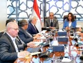 منال عوض ومحافظ الفيوم يبحثان مستجدات لجنة إعادة التوازن البيئى ببحيرة قارون