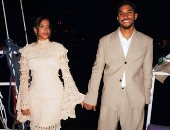 مرموش ينشر صورا مع خطيبته جيلان الجباس من أسوان