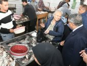 محافظ الدقهلية يوجه بتوفير تخفيضات للمواطنين بالمعرض الدائم للسلع الغذائية بالمنصورة