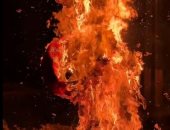 ترامب يشتعل فى أمريكا اللاتينية.. شعوب تحرق دُماه تقليد حرق الشيطان (فيديو)