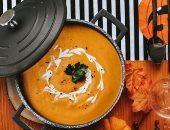 طريقة عمل شوربة الجزر بالكريمة بخطوات سريعة.. تدفى فى عز البرد