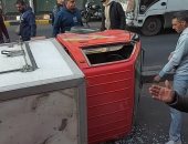 ارتباك مرورى أعلى كوبرى الدقى إثر انقلاب سيارة نقل بعد تصادمها مع ملاكى