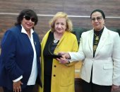 تكريم الكاتبة سناء البيسى فى فعالية عن مواجهة العنف الإلكترونى