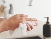 نصائح لعلاج مشكلة جفاف اليدين الناتج عن غسل الصحون طوال الشتاء