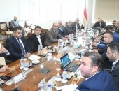 وزير الإسكان يتابع موقف مشروعات مارينا ومدينة العلمين الجديدة