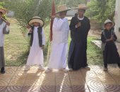 بالزى الواحاتى الأصيل.. تلاميذ المدارس بالوادى الجديد يشاركون فى تدشين مشروع المزرعة النموذجية المصغرة.. زراعة أشجار النخيل والأشجار المثمرة ضمن مبادرة ازرع نخلة للتوسع فى المشروعات الإنتاجية بالمدارس.. صور