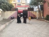 الأمومة ليست عائقًا.. سيدات يصطحبن أطفالهن بلجان انتخابات مجلس النواب