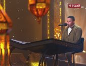 أسامة الأزهرى للمتسابق محمد كامل: موهبتك رفيعة وسعيد بوجودك فى المسابقة