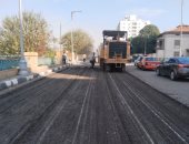 طرق الإسماعيلية تواصل أعمال صيانة وتطوير عدد من الشوارع والمحاور الرئيسية