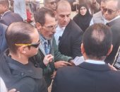 رئيس الوزراء يحل مشكلة مواطن ناشده بالعودة لوظيفته