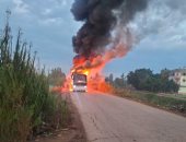 حريق يلتهم أتوبيس في كفر الشيخ دون إصابات.. صور