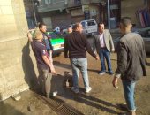 ضبط محطة وقود تسكب مياه مغسلة السيارات في الطريق العام بالمنوفية