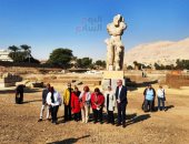 تمثال أمنحتب الثالث.. الصور الأولى بعد إزالة الستار 