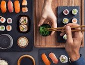 8 أخطاء شائعة عند أكل السوشى فى المطاعم.. احترس من الوسابى