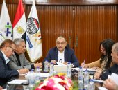 وزير قطاع الأعمال يستعرض مؤشرات الأداء ومشروعات الشركة القابضة للأدوية