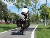 فرنسى يقطع 18ألف كيلو متر بالدراجة من فرنسا للصين دعما لمرضى داء لايم