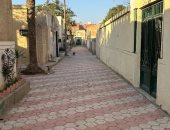 أهالى قحافة فى طنطا يسطرون ملحمة مجتمعية.. رصف شواع المقابر بالانترلوك وعمل بوابات على المداخل والمخارج بجهود ذاتية.. الأهالى جمعوا مليون و600 ألف جنيه لتنفيذ الفكرة.. والأطفال يتبرعون بالحصالات للمشاركة.. صور
