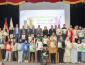 "رئيس البريد" تكرم أبناء العاملين المتفوقين دراسياً على مستوى الجمهورية