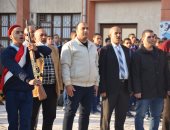 رئيس مياه الجيزة يتفقد المدرسة الثانوية الفنية لمياه الشرب والصرف الصحى.. صور