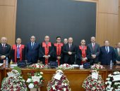 رئيس مجلس القضاء الأعلى يترأس لجنة مناقشة رسالة دكتوراه بحقوق المنصورة