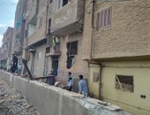 بدء إصلاح واجهات المنازل المتضررة بحادث قطار بضائع طوخ.. صور