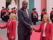 بعد إثارة جدل فى لقاء رئيسة وزراء إيطاليا.. كم يبلغ طول رئيس موزمبيق؟