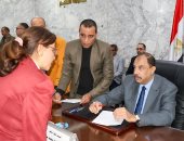 محافظ سوهاج يستمع إلى مطالب وشكاوى المواطنين فى اللقاء الجماهيرى